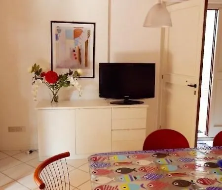 S135 Meraviglioso Quadrilocale Con Giardino 아파트